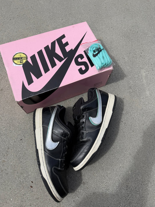 Size 9.5 - Diamond Supply Co. x Nike SB Dunk Low Pro Black Diamond