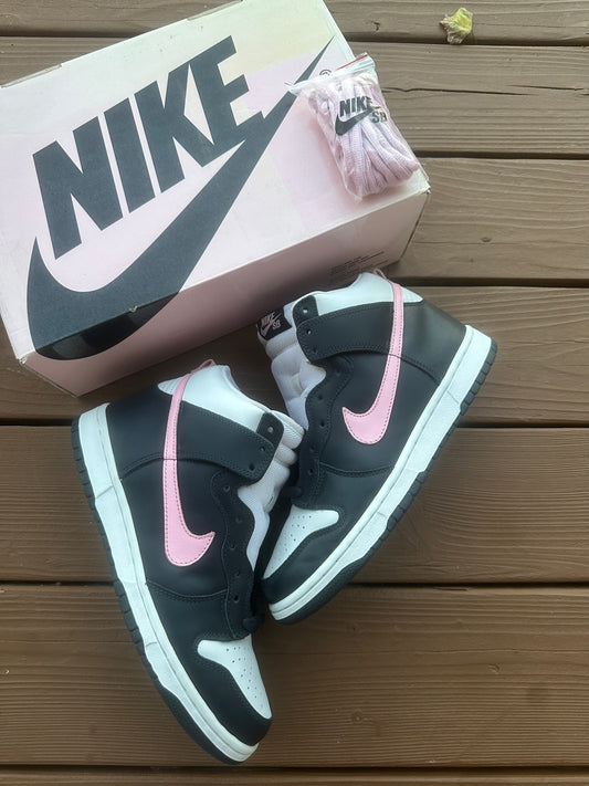 Size 9.5 - Nike Dunk High Pro SB Shy Pink