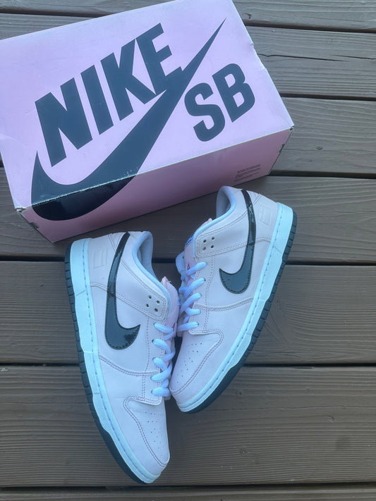 Size 9.5 - Nike Dunk Low Elite SB Pink Box