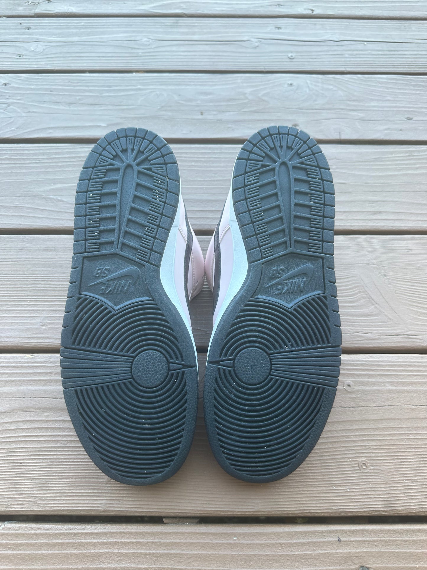 Size 9.5 - Nike Dunk Low Elite SB Pink Box