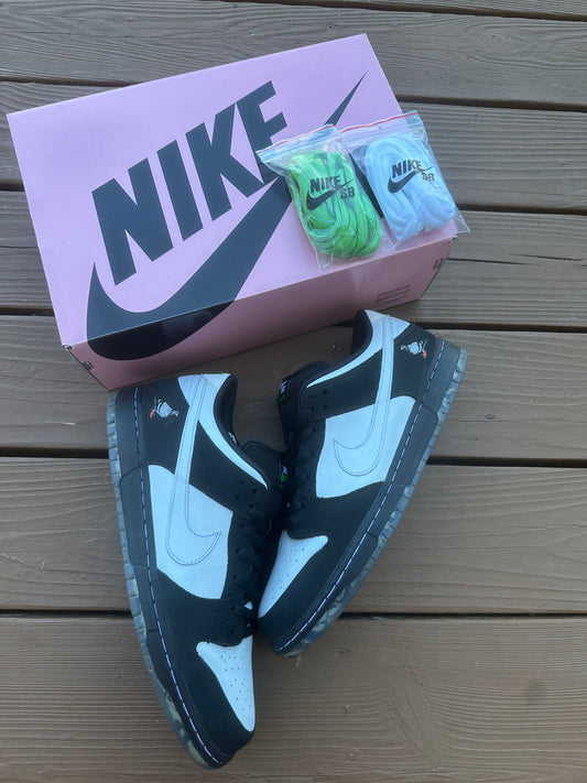 Size 11.5 - Jeff Staple x Nike SB Dunk Low Pro OG QS 'Panda Pigeon'