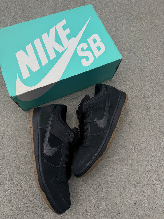 Size 10.5 - Nike Dunk Low Pro SB Black Snake Gum