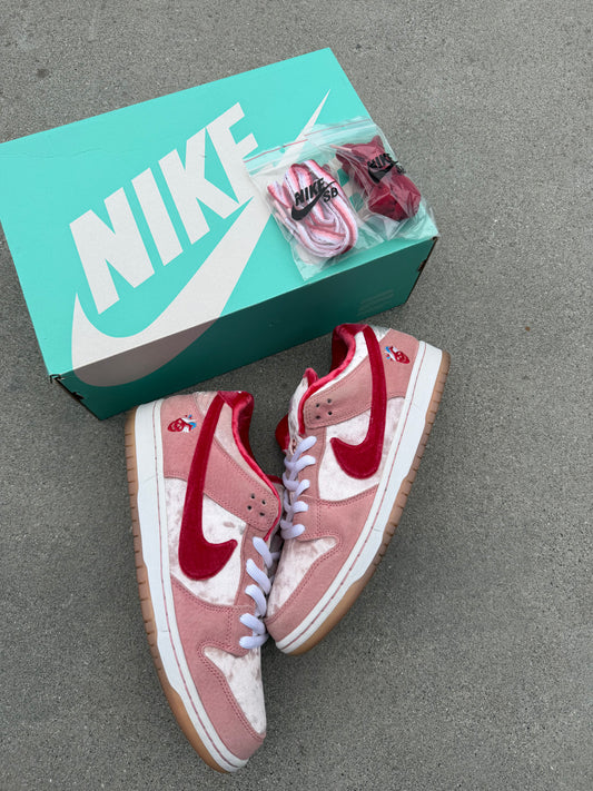 Size 10 - StrangeLove x Dunk Low SB Valentine's Day