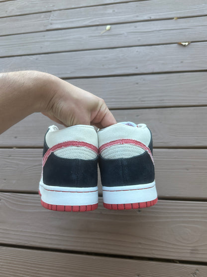 Size 9.5 - Nike Dunk Mid Pro SB Ryu