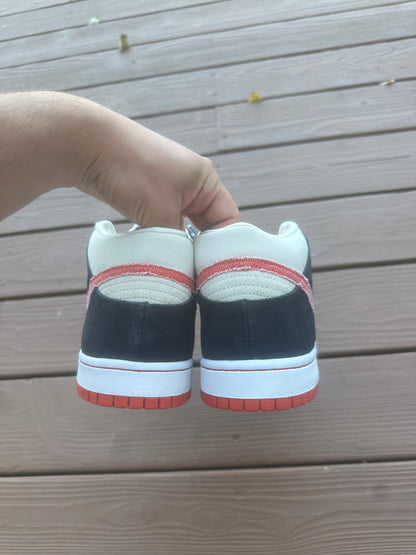 Size 10.5 - Nike Dunk Mid Pro SB Ryu
