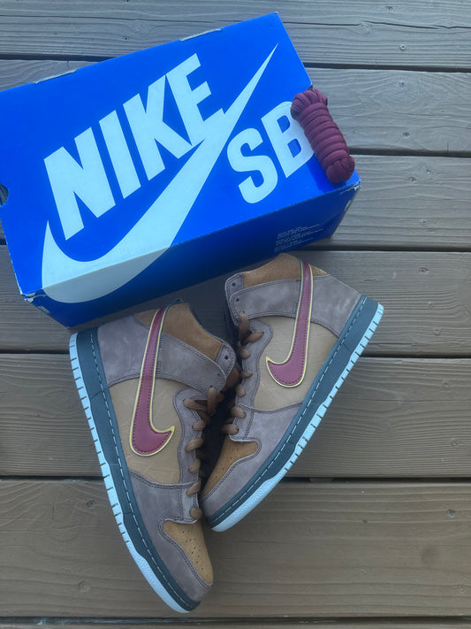 Size 10.5 - Nike Dunk High Premium SB Cigar City
