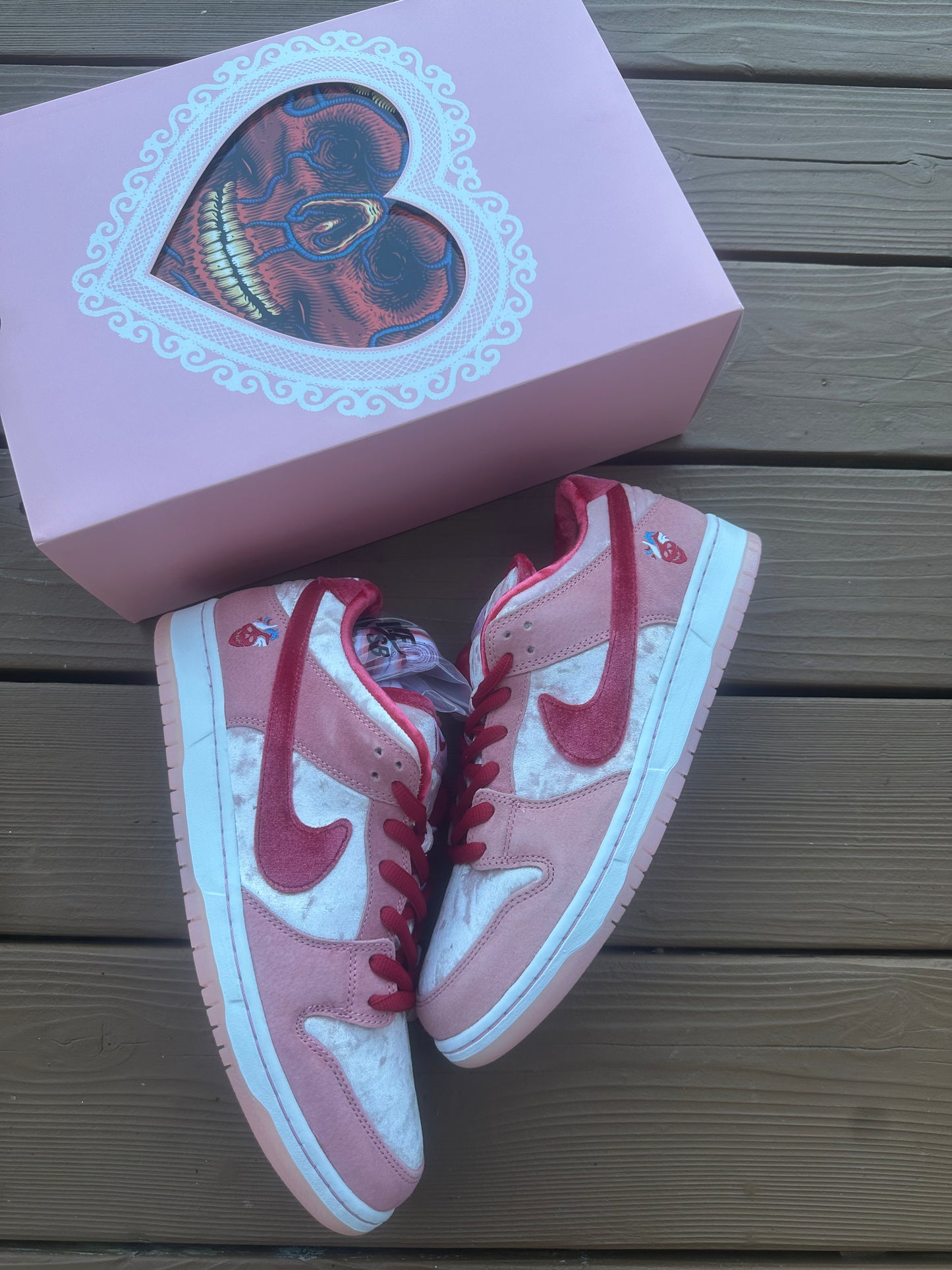 Size 11 - StrangeLove x Dunk Low SB Valentine's Day Special Box