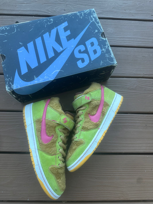 Size 9.5 - Nike Dunk Mid Premium SB Mama Bear