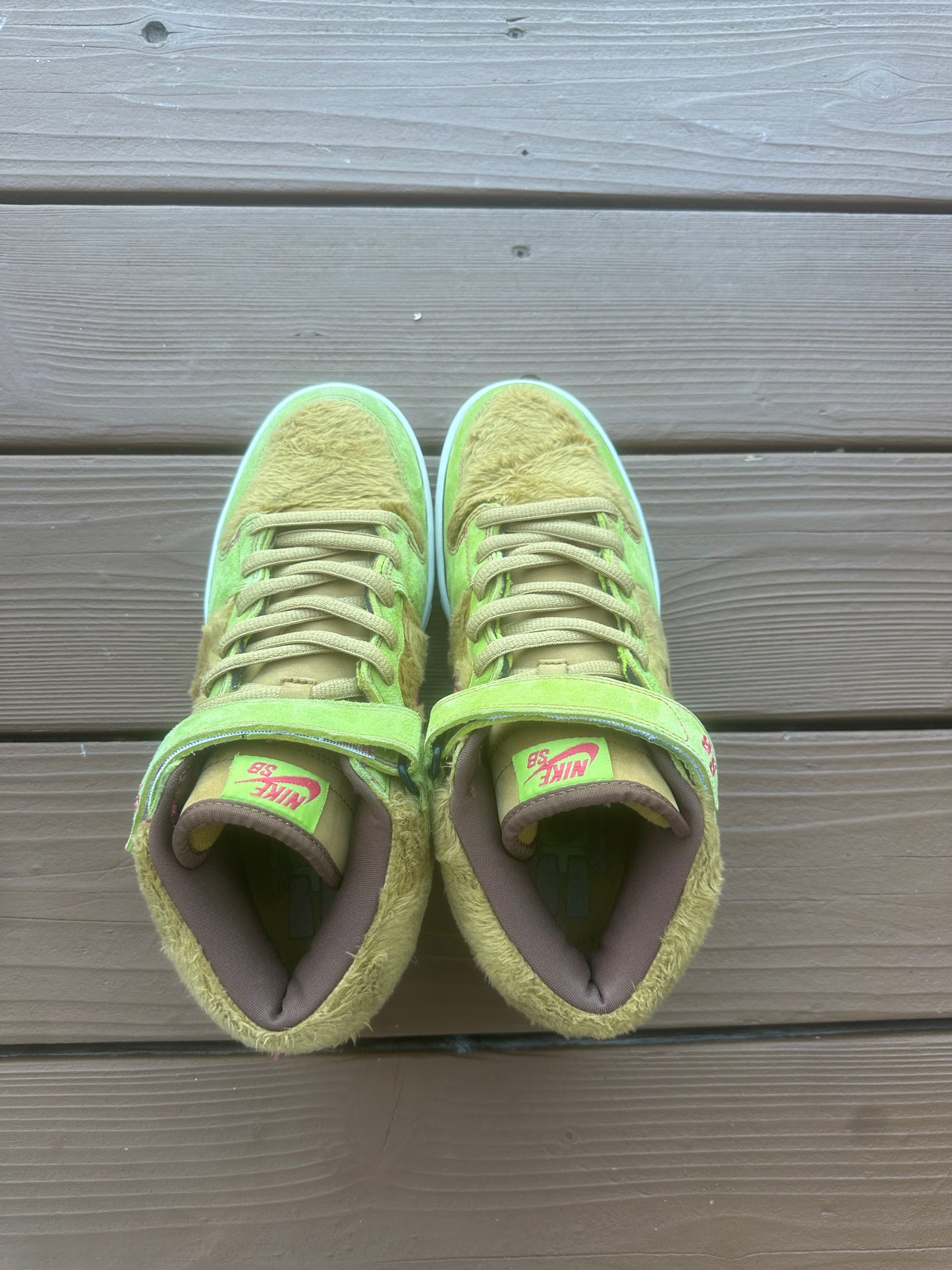 Size 9.5 - Nike Dunk Mid Premium SB Mama Bear
