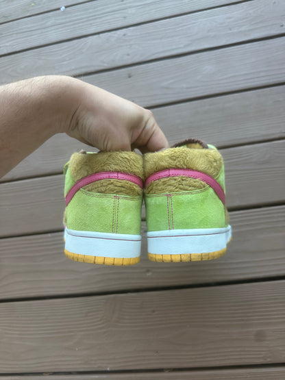 Size 9.5 - Nike Dunk Mid Premium SB Mama Bear