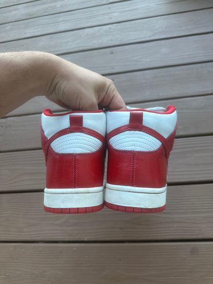 Size 10 - Supreme x Dunk High Pro SB Red Stars