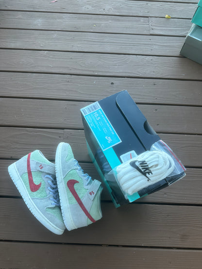 Size 10.5 - Nike SB Dunk Mid Pro QS White Widow