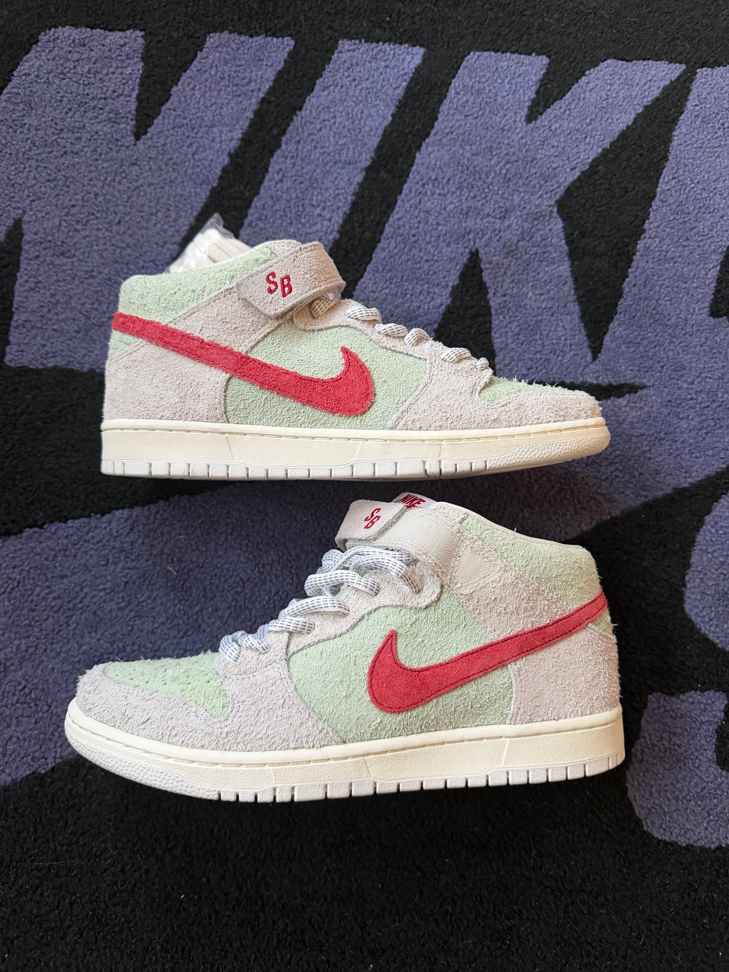 Size 10 - Nike SB Dunk Mid Pro QS White Widow