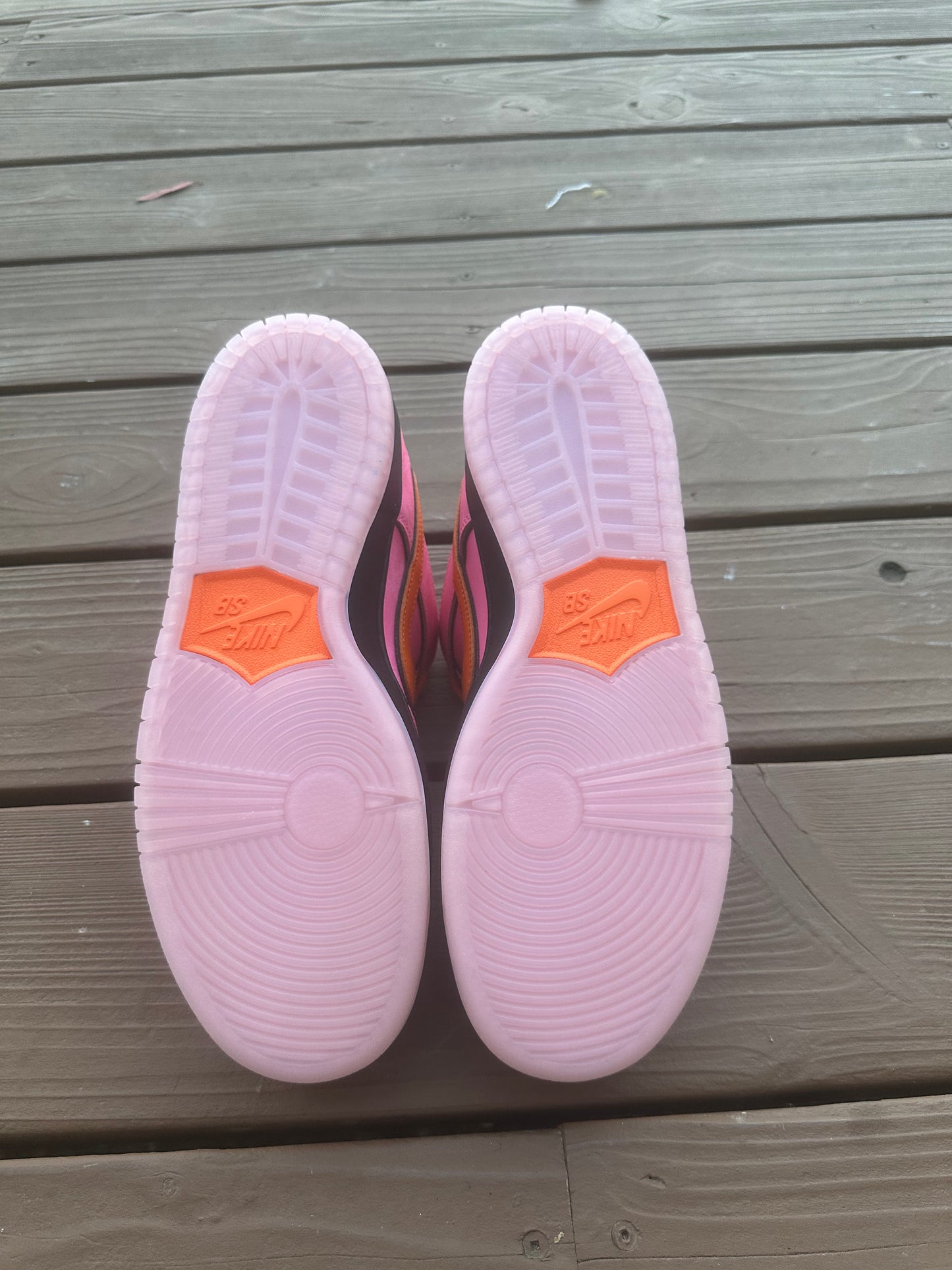 Size 9.5 - The Powerpuff Girls x Dunk Low Pro SB QS 'Blossom'