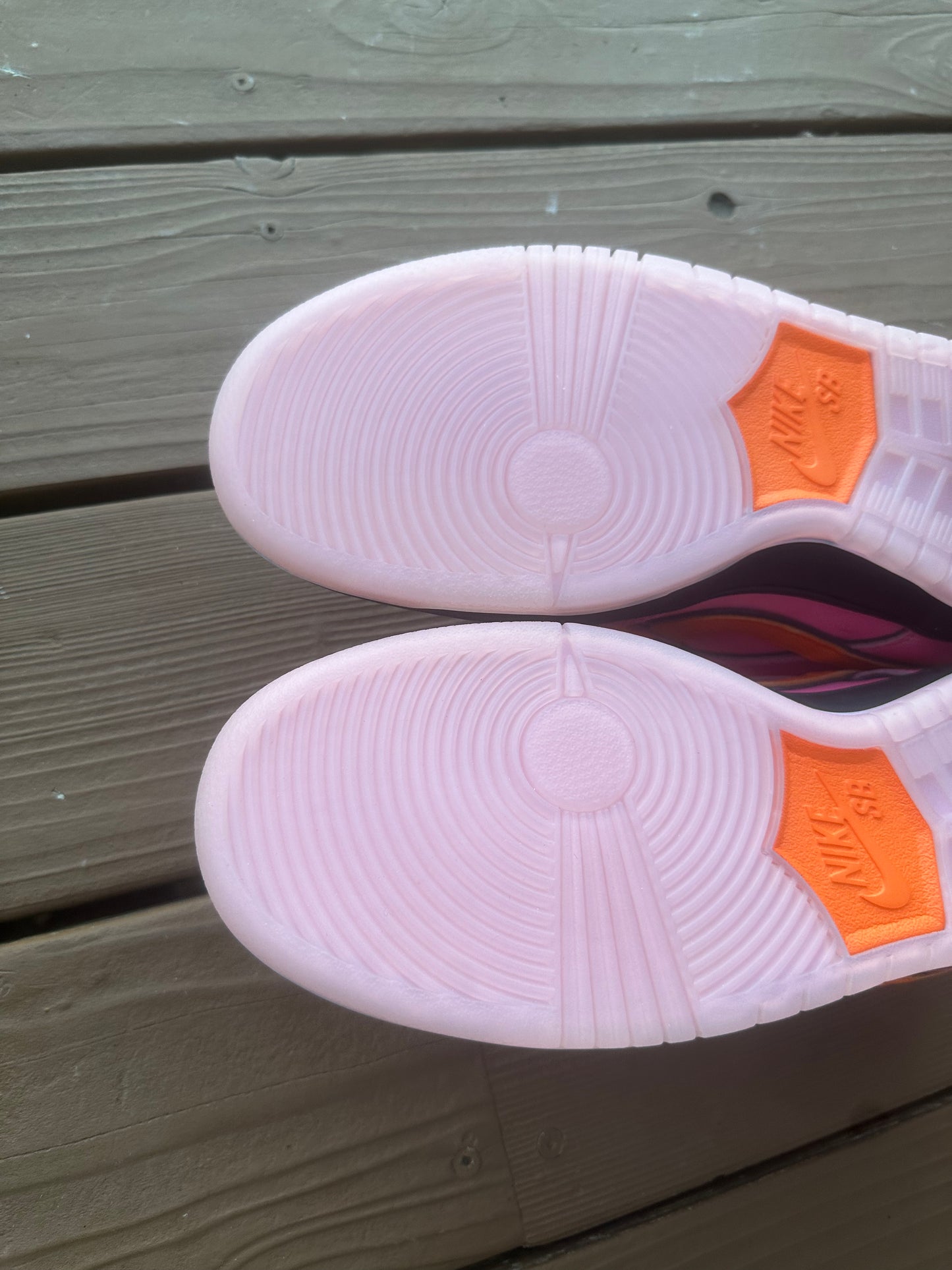 Size 9.5 - The Powerpuff Girls x Dunk Low Pro SB QS 'Blossom'