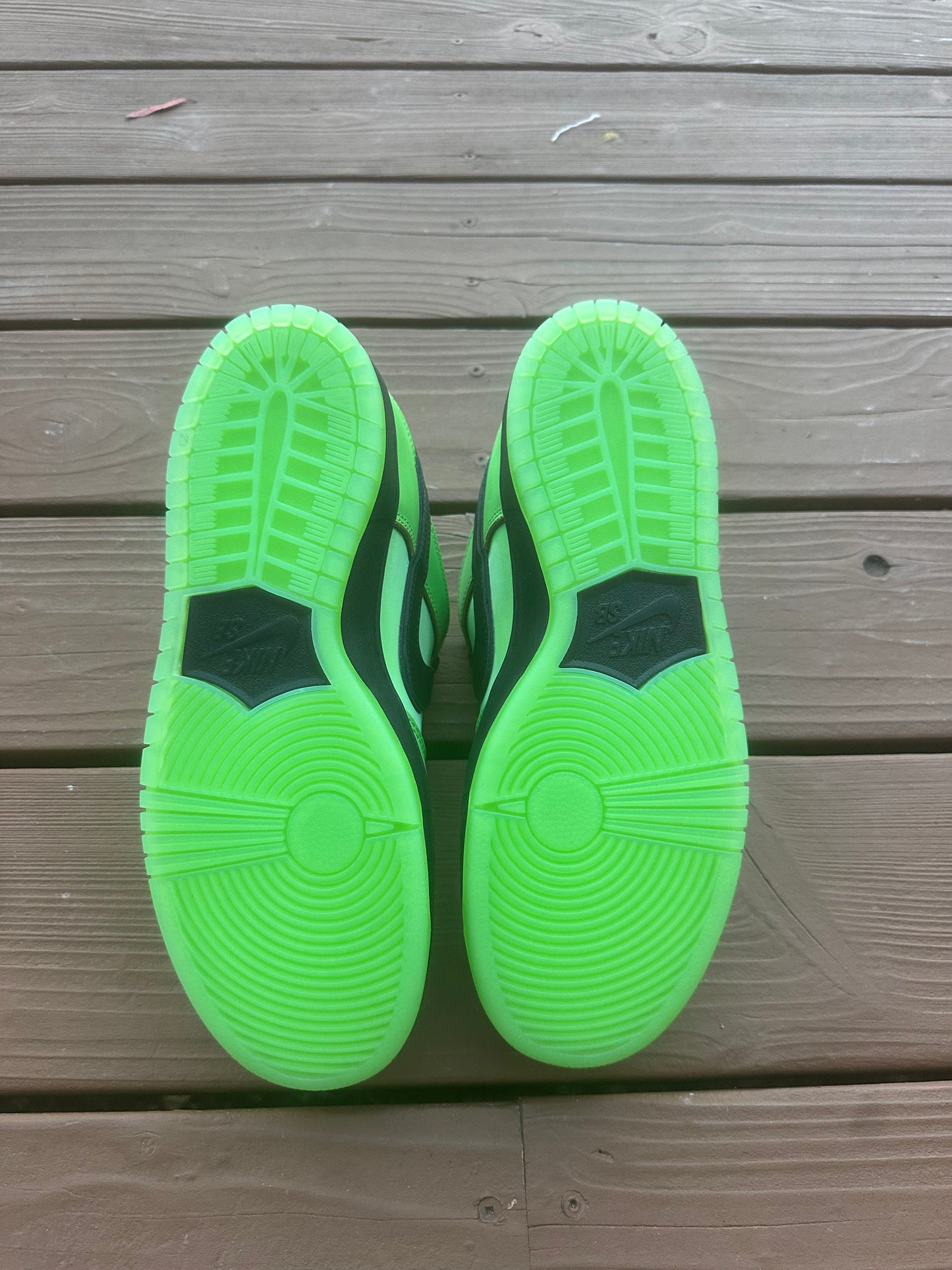 Size 9.5 - The Powerpuff Girls x Dunk Low Pro SB QS 'Buttercup'