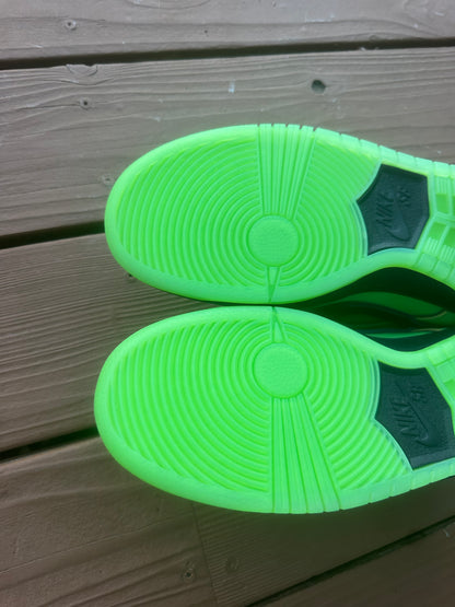 Size 9.5 - The Powerpuff Girls x Dunk Low Pro SB QS 'Buttercup'