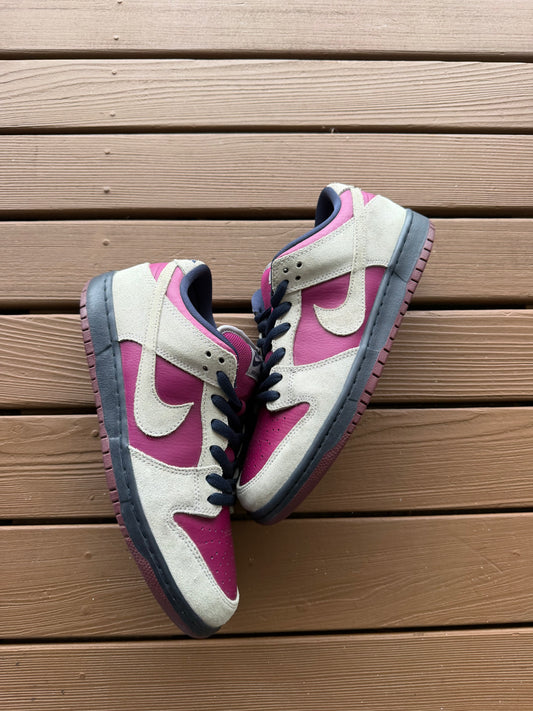 Size 9.5 - Nike Dunk Low Pro SB True Berry